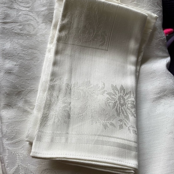 VINTAGE Luxury Rectangular Tablecloth & 3 Napkins - Picture 12 of 16